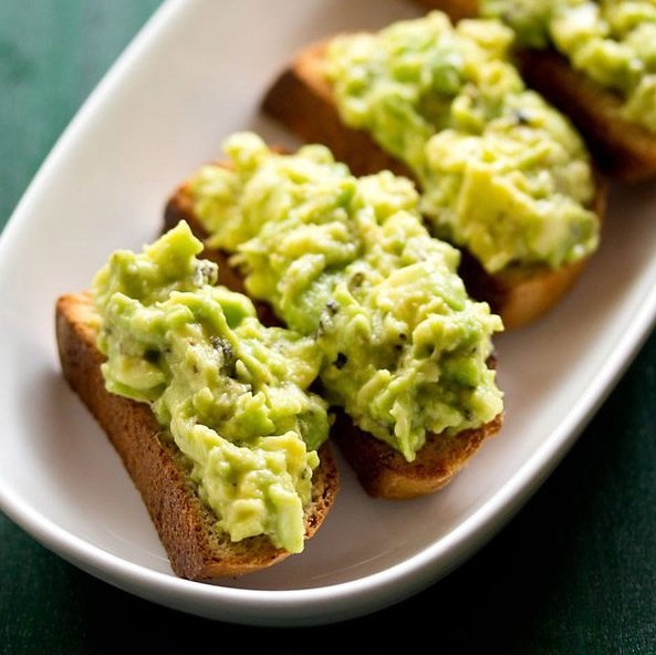 desayuno cetogenico pan cetogenico con aguacate